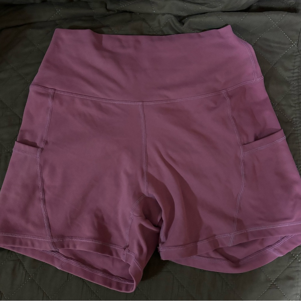 Mauve booty scrunch shorts